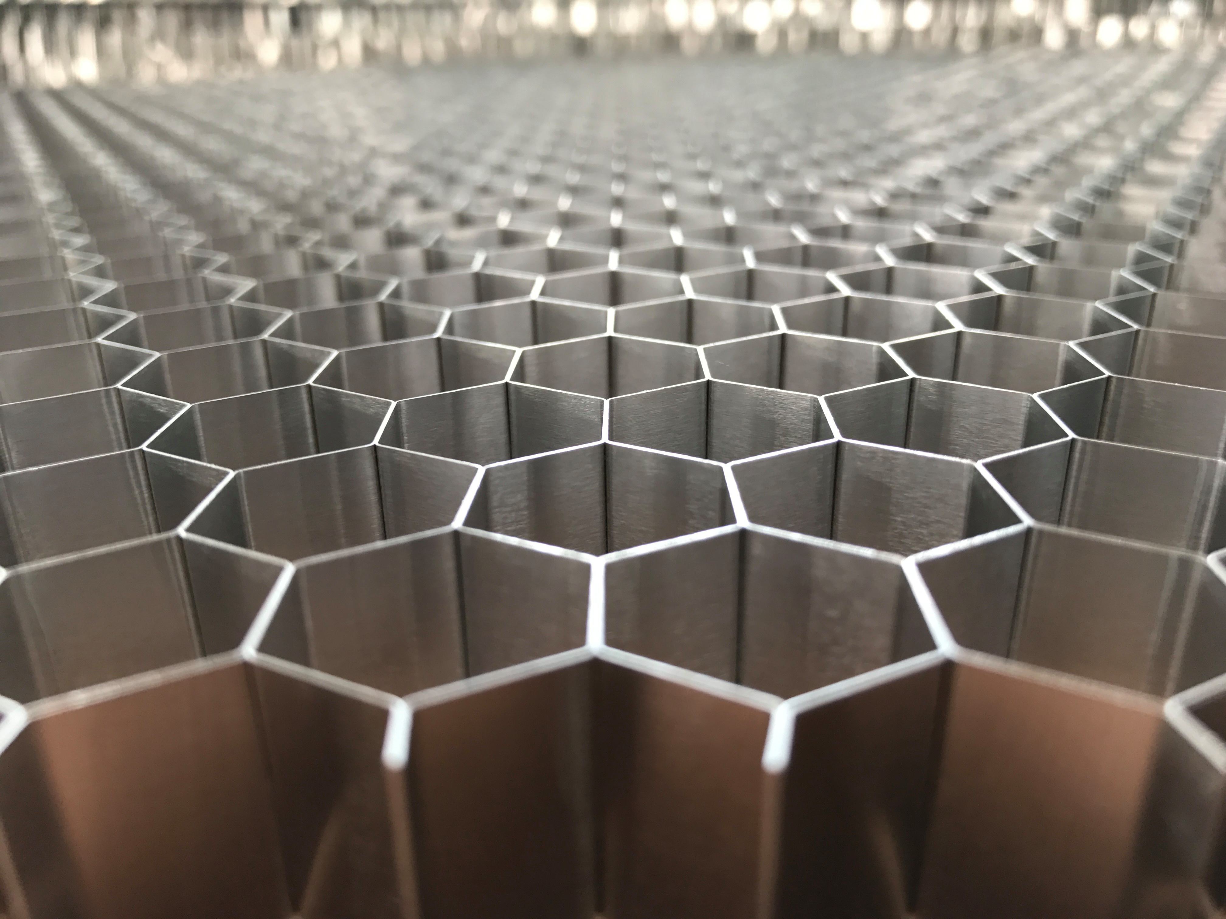 什么是鋁蜂窩板，有哪些特點？