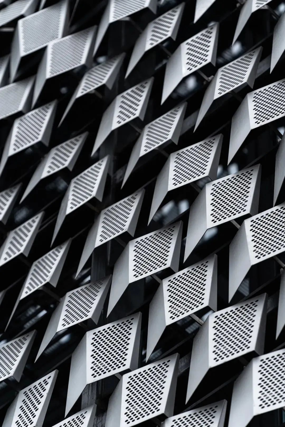 什么是鋁單板？ ?產(chǎn)品特性、規(guī)格及分類