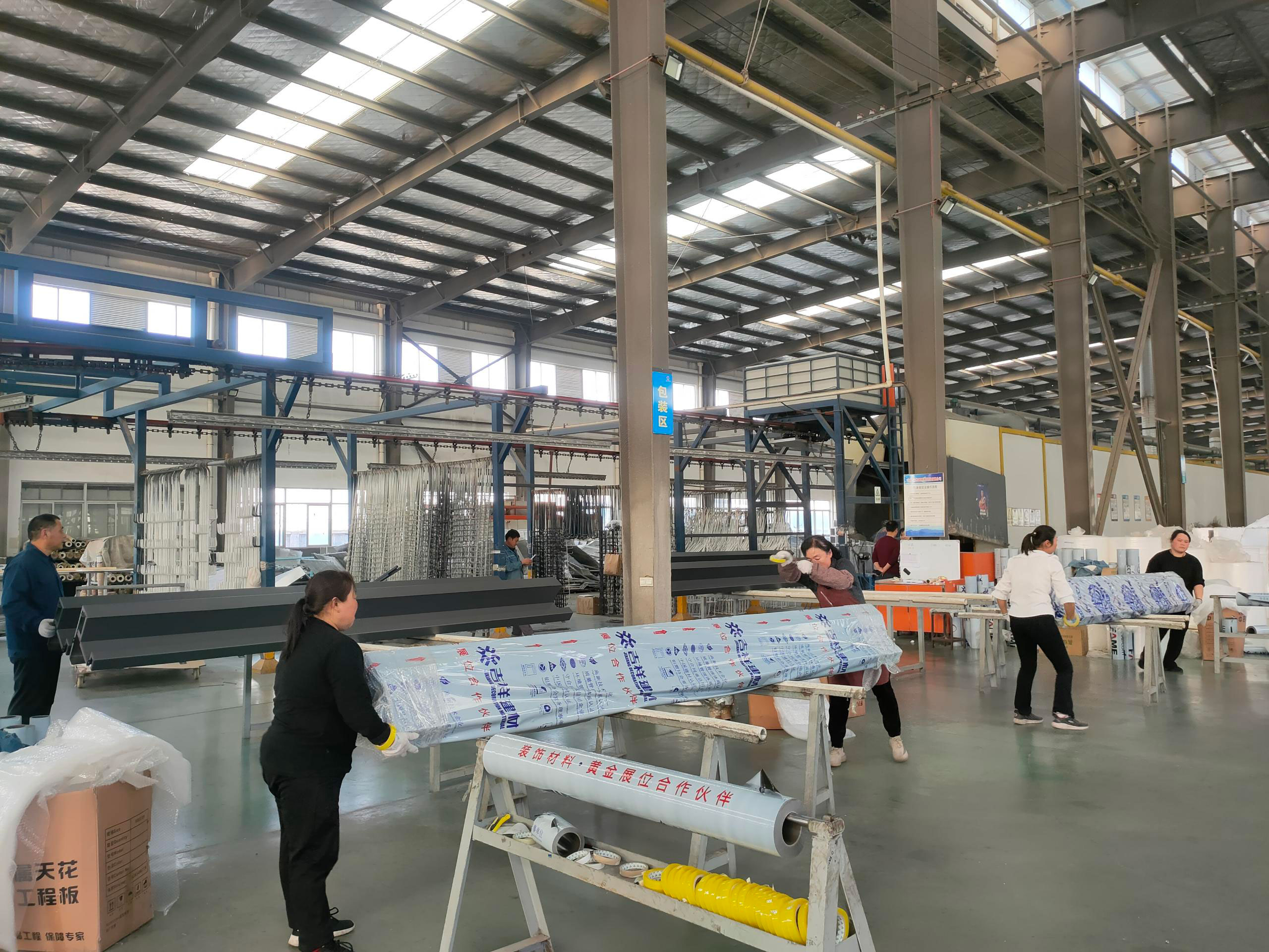 室外驕陽似火，車間熱火朝天趕單忙！