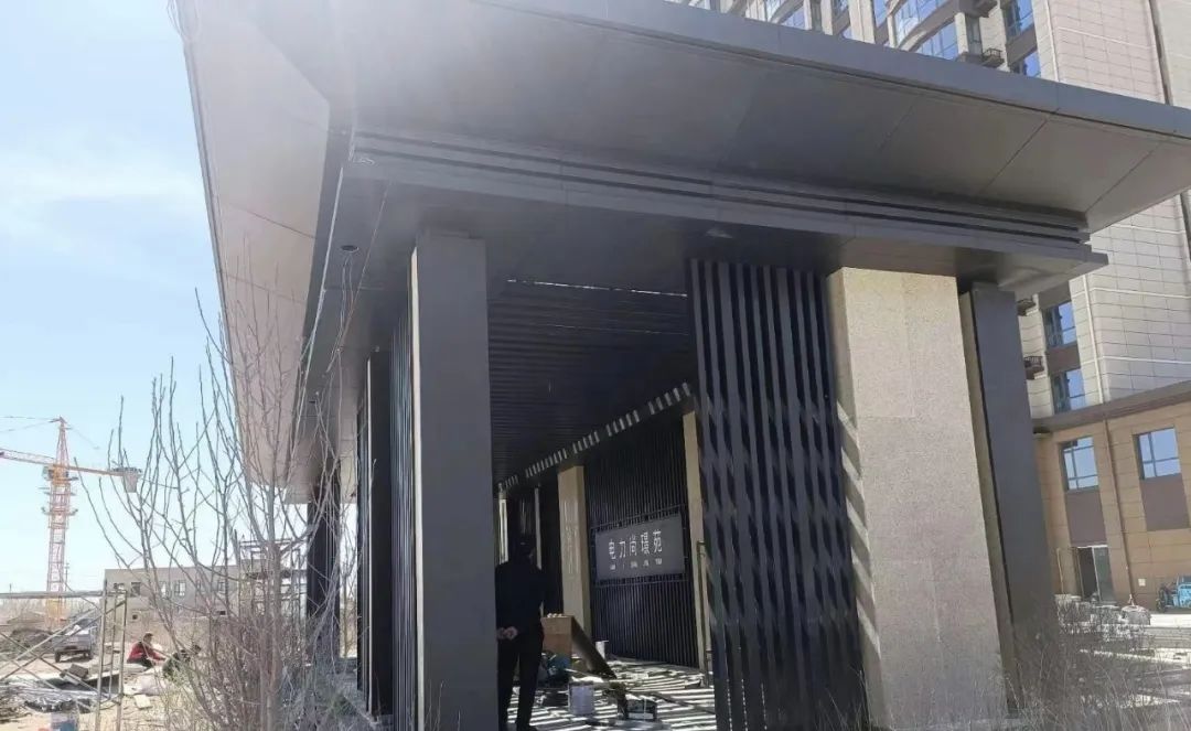 如何協(xié)助初次接觸鋁單板項目的甲方完工？