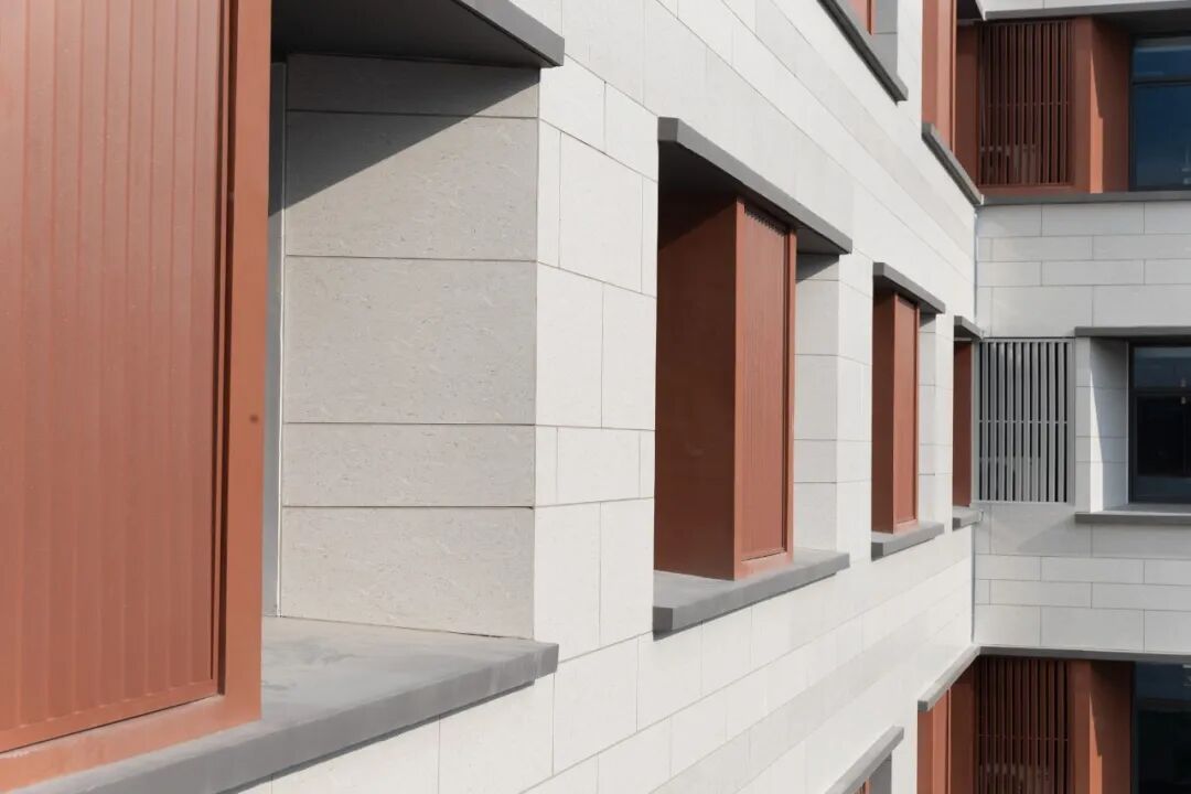 校園立面還在用涂料？無錫文博實驗中學的選材思路給你標準答案！